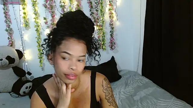 Snapshot of Shenna_brunette_ chatting on 4, 10, 2025 Shenna brunette online show from 4, 10, 2025