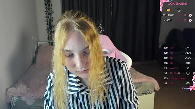 Snapshot of ReddHotPipper chatting on 13, 12, 2024 ReddHotPipper online show from 13, 12, 2024