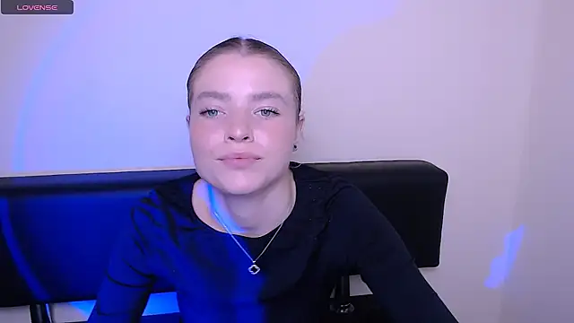 MissOliviaa  online show from 28, 10, 2025