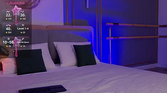 Smiley Mia online show from 2, 2, 2025