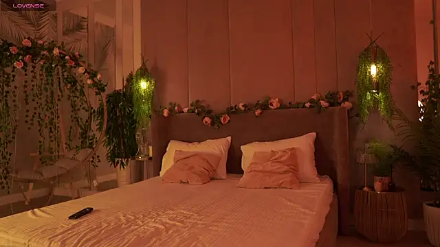 Smiley Mia online show from 23, 9, 2025