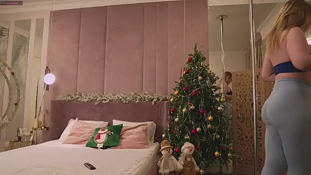 Smiley Mia online show from 4, 12, 2025