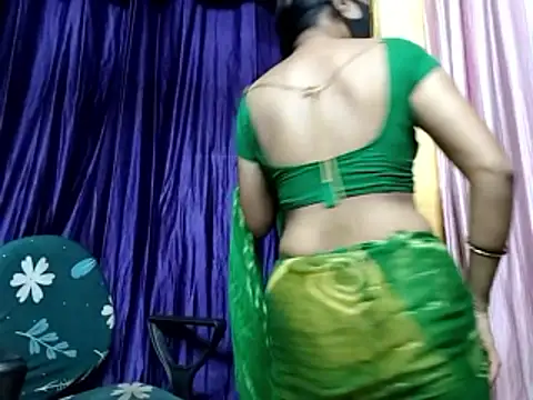 Snapshot of poojaxxx65 chatting on 4, 6, 2026 poojaxxx65 online show from 4, 6, 2026