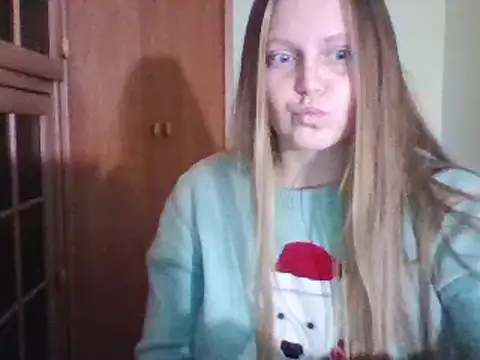 Snapshot of Evasapples chatting on 3, 12, 2024 Evasapples online show from 3, 12, 2024