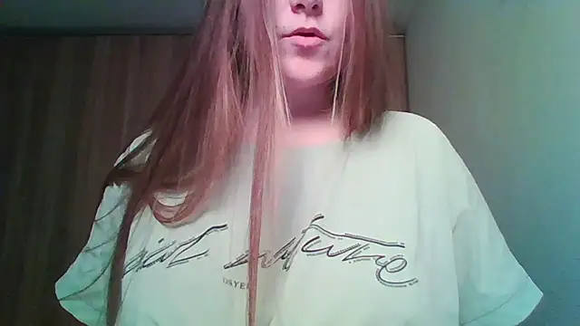 Snapshot of Evasapples chatting on 4, 5, 2026 Evasapples online show from 4, 5, 2026