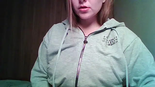 Snapshot of Evasapples chatting on 17, 5, 2026 Evasapples online show from 17, 5, 2026
