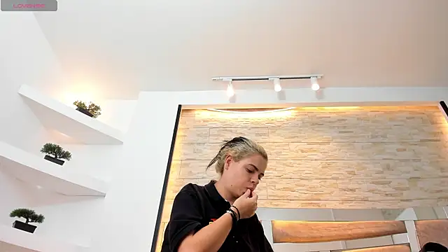 dorothy vegga online show from 9, 4, 2026