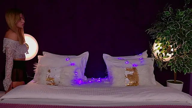 HelenaMorgan online show from 3, 12, 2025