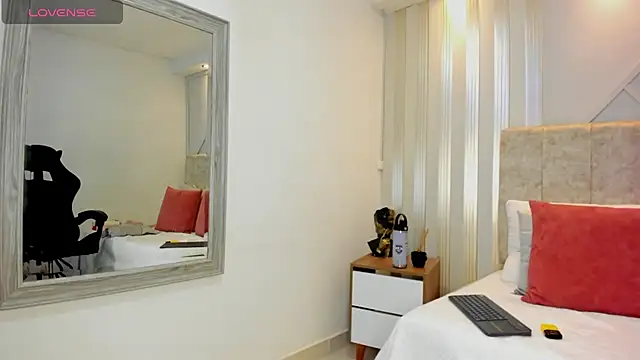 Tayra Pradit online show from 16, 1, 2025