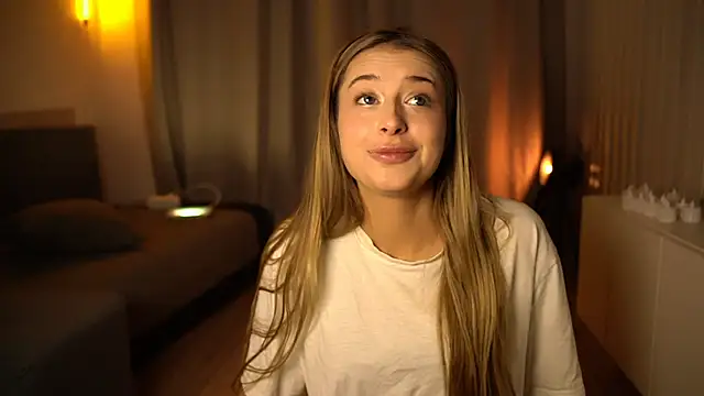 Snapshot of elisa_moon chatting on 13, 12, 2024 elisa moon online show from 13, 12, 2024