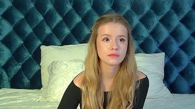 MilanaBalmain online show from 3, 12, 2025