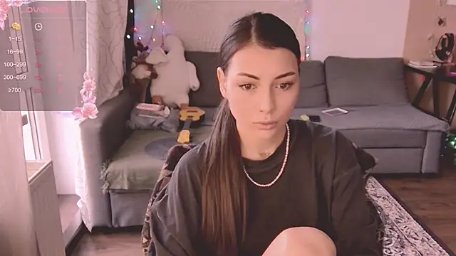 valorant girl online show from 3, 3, 2025