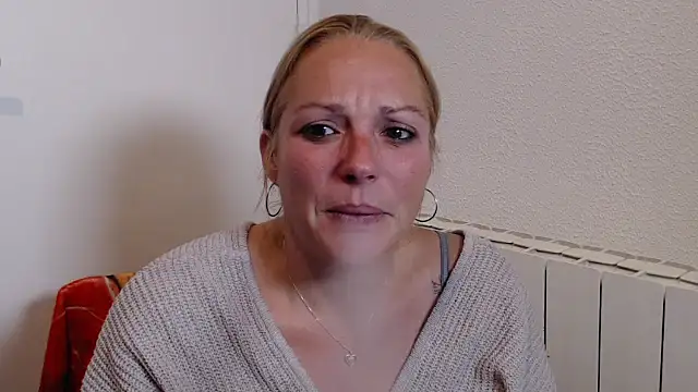 Doucelouve9 online show from 2, 12, 2025