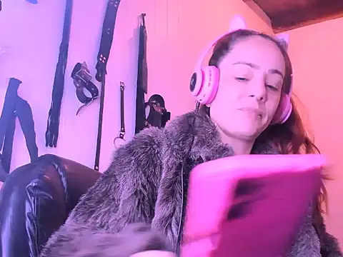 Snapshot of jessiburningheels chatting on 15, 5, 2026 jessiburningheels online show from 15, 5, 2026