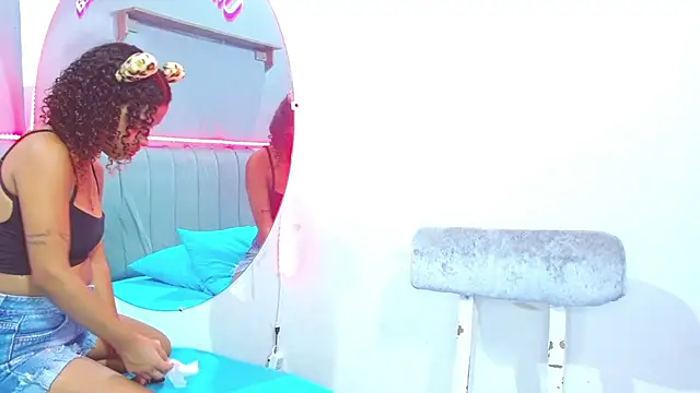 Snapshot of minimi_naty chatting on 10, 12, 2024 minimi naty online show from 10, 12, 2024