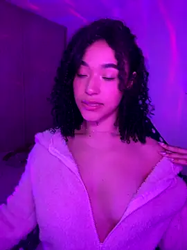 Crystal Dluna online show from 11, 9, 2025