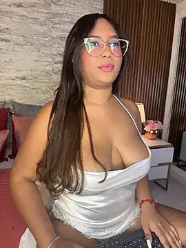 MadisonHunter2024 online show from 4, 2, 2026