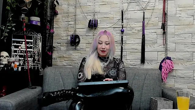 Snapshot of CruelMistress chatting on 26, 4, 2026 CruelMistress online show from 26, 4, 2026
