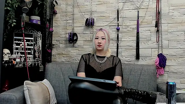 Snapshot of CruelMistress chatting on 7, 5, 2026 CruelMistress online show from 7, 5, 2026