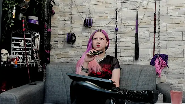 Snapshot of CruelMistress chatting on 28, 5, 2026 CruelMistress online show from 28, 5, 2026
