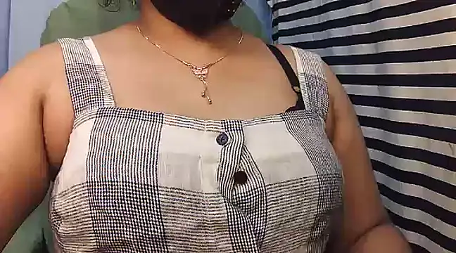 Snapshot of SabrinaNoor chatting on 4, 2, 2025 SabrinaNoor online show from 4, 2, 2025