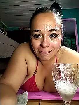 Snapshot of emily_sweet13 chatting on 31, 5, 2026 emily sweet13 online show from 31, 5, 2026
