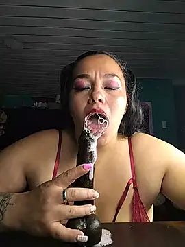 Snapshot of emily_sweet13 chatting on 2, 6, 2026 emily sweet13 online show from 2, 6, 2026