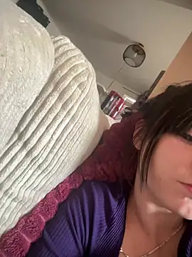 Snapshot of Petite_moi chatting on 11, 5, 2026 Petite moi online show from 11, 5, 2026