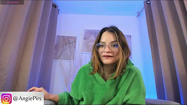 Snapshot of Angie_Pirss chatting on 8, 1, 2025 Angie Pirss online show from 8, 1, 2025