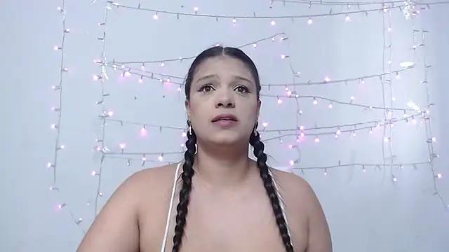 Nicol Love0 online show from 14, 3, 2025