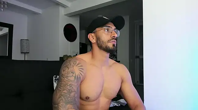 Snapshot of tony_muscle chatting on 24, 12, 2024 tony muscle online show from 24, 12, 2024