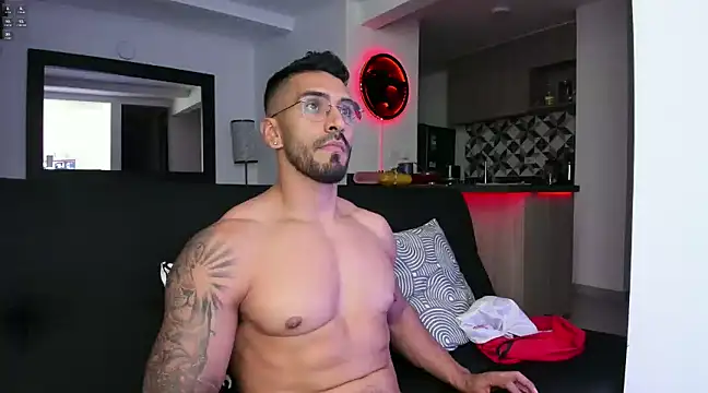 Snapshot of tony_muscle chatting on 24, 1, 2025 tony muscle online show from 24, 1, 2025