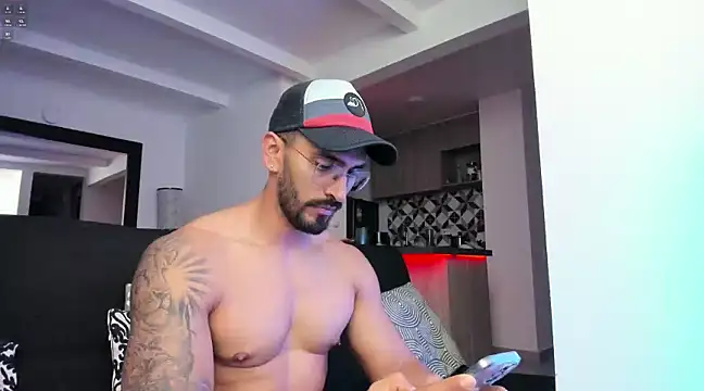 Snapshot of tony_muscle chatting on 3, 2, 2025 tony muscle online show from 3, 2, 2025