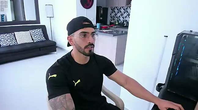 Snapshot of tony_muscle chatting on 10, 2, 2025 tony muscle online show from 10, 2, 2025