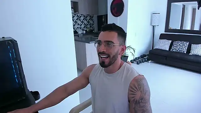 Snapshot of tony_muscle chatting on 27, 2, 2025 tony muscle online show from 27, 2, 2025