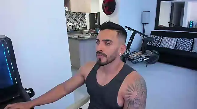 Snapshot of tony_muscle chatting on 5, 3, 2025 tony muscle online show from 5, 3, 2025