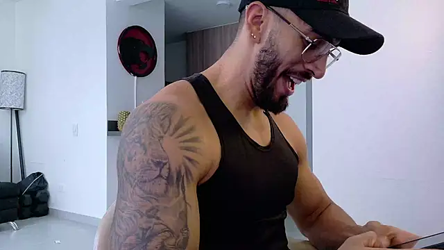 Snapshot of tony_muscle chatting on 30, 9, 2025 tony muscle online show from 30, 9, 2025