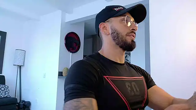 Snapshot of tony_muscle chatting on 2, 10, 2025 tony muscle online show from 2, 10, 2025