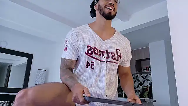 Snapshot of tony_muscle chatting on 14, 10, 2025 tony muscle online show from 14, 10, 2025