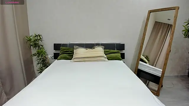 Miss you kiss online show from 2, 1, 2025