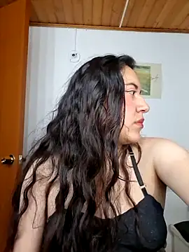 Emi chik online show from 12, 3, 2026