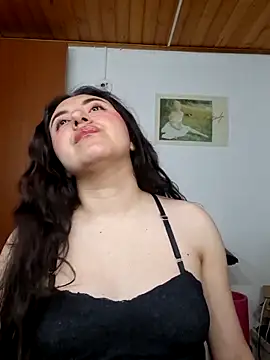 Emi chik online show from 9, 4, 2026