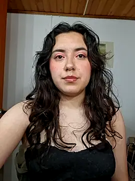 Snapshot of Emi_chik chatting on 2, 7, 2026 Emi chik online show from 2, 7, 2026