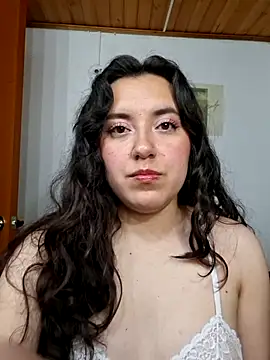Snapshot of Emi_chik chatting on 5, 7, 2026 Emi chik online show from 5, 7, 2026