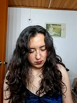 Snapshot of Emi_chik chatting on 15, 7, 2026 Emi chik online show from 15, 7, 2026