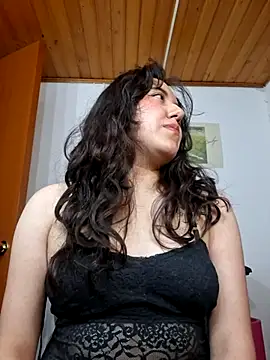 Snapshot of Emi_chik chatting on 16, 7, 2026 Emi chik online show from 16, 7, 2026