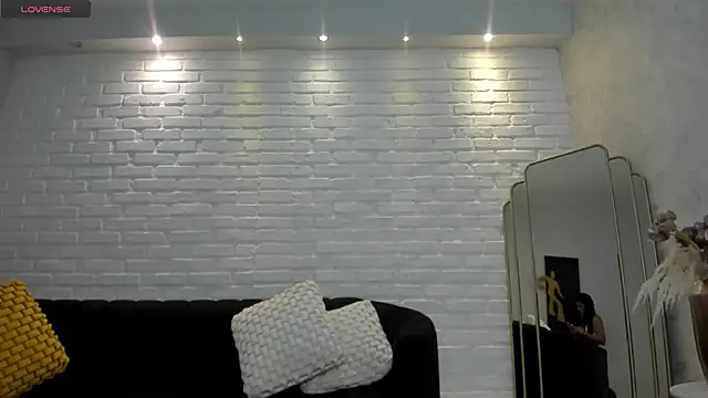 KatieNolan 1 online show from 7, 2, 2025