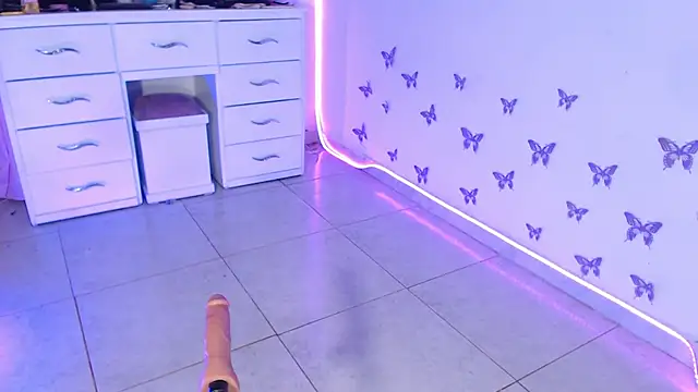 April sexycurvi online show from 2, 4, 2026