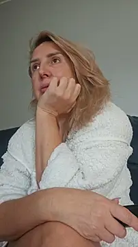 Snapshot of MariaRichi_ chatting on 15, 2, 2026 MariaRichi online show from 15, 2, 2026