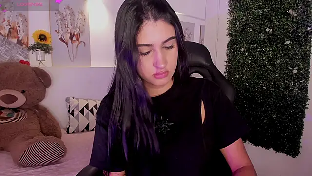 Ashley Evans18 online show from 8, 11, 2025